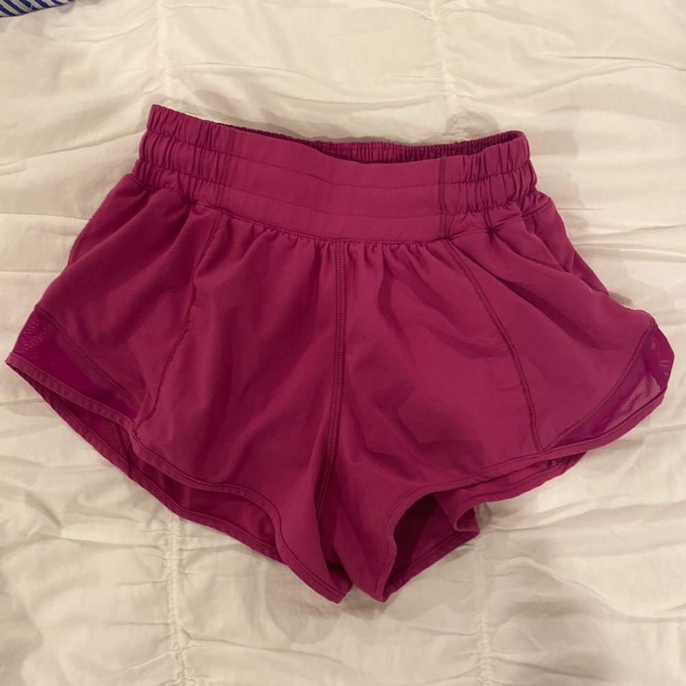 Lululemon hotty hot 2.5 ripened raspberry size 2